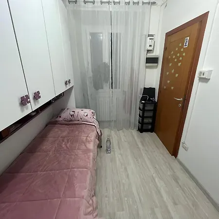 아파트 Rossy House